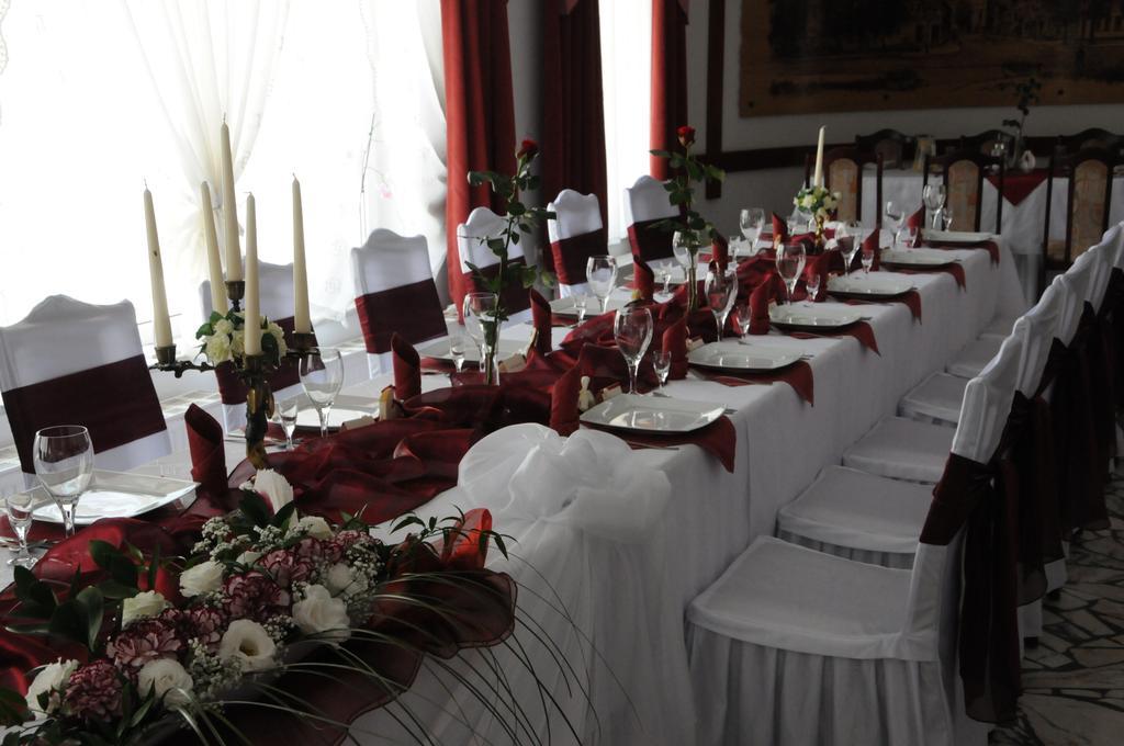 Hotel Restauracja Kaukaska Jadwiga Choroszy Вольштин Екстер'єр фото