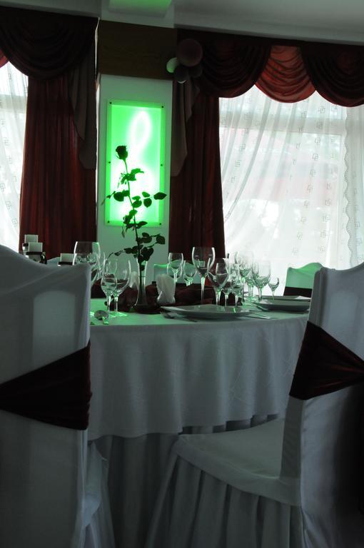 Hotel Restauracja Kaukaska Jadwiga Choroszy Вольштин Екстер'єр фото