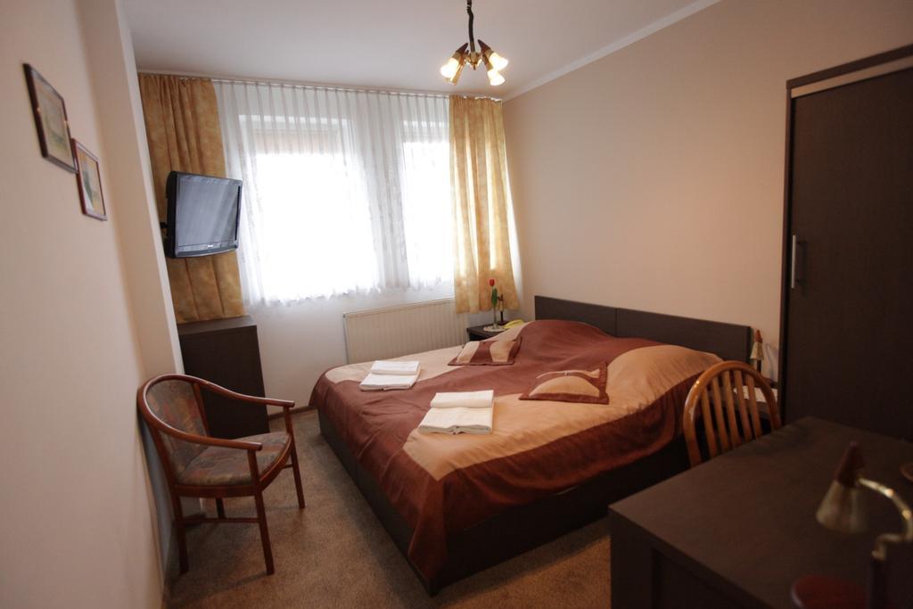 Hotel Restauracja Kaukaska Jadwiga Choroszy Вольштин Номер фото