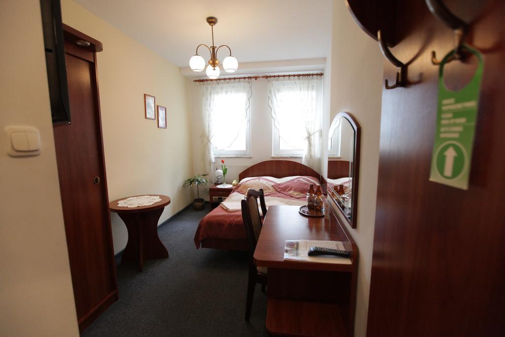 Hotel Restauracja Kaukaska Jadwiga Choroszy Вольштин Номер фото